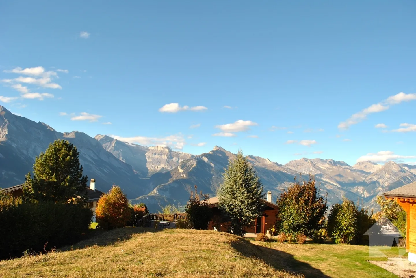 Grundstück, 912 m2, zum Bau eines Hauptwohnsitzes in der Nähe des Zentrums - Foto 1 von 6