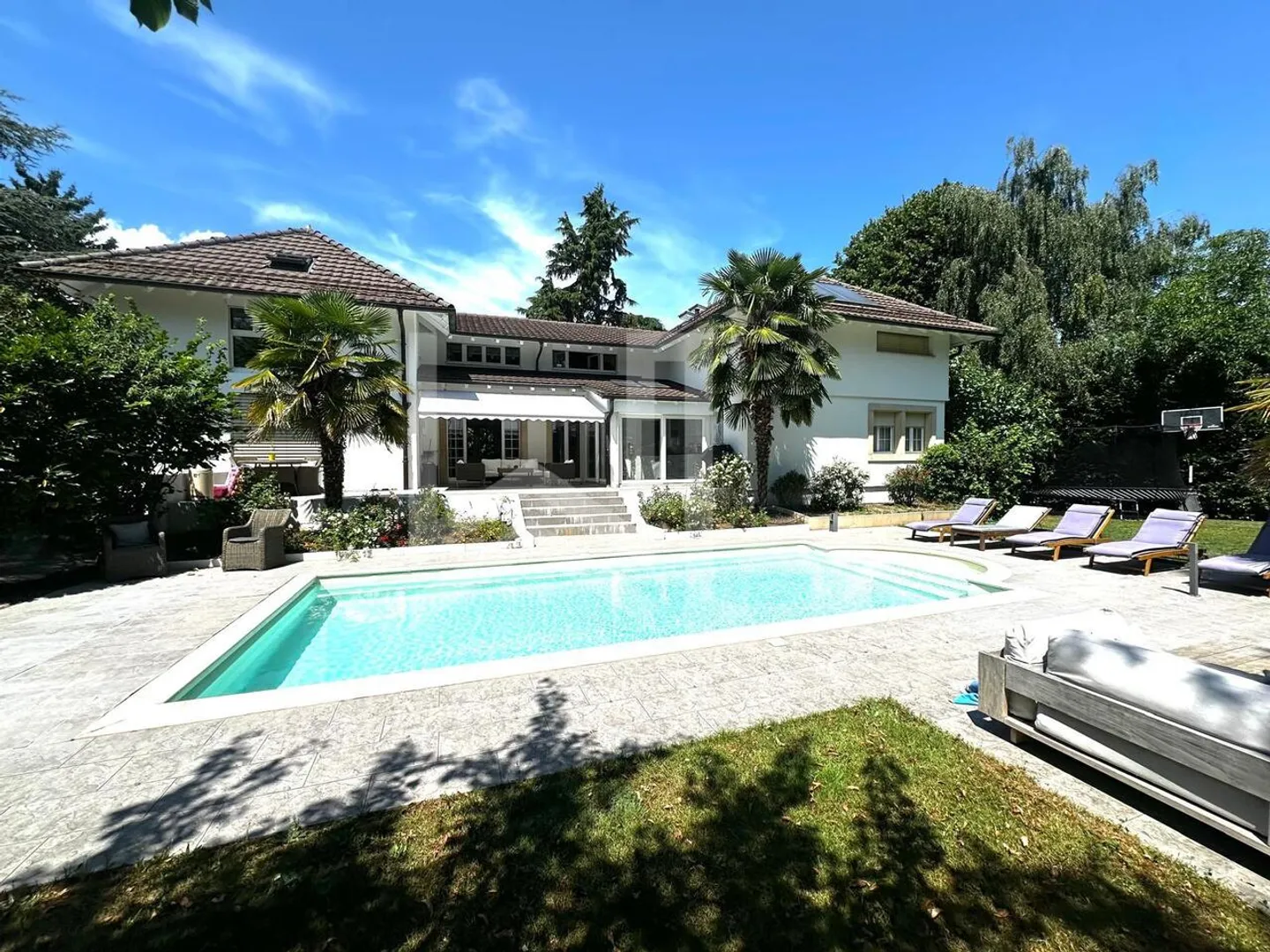 Geräumiges Familienhaus in Coppet - Foto 2 von 7