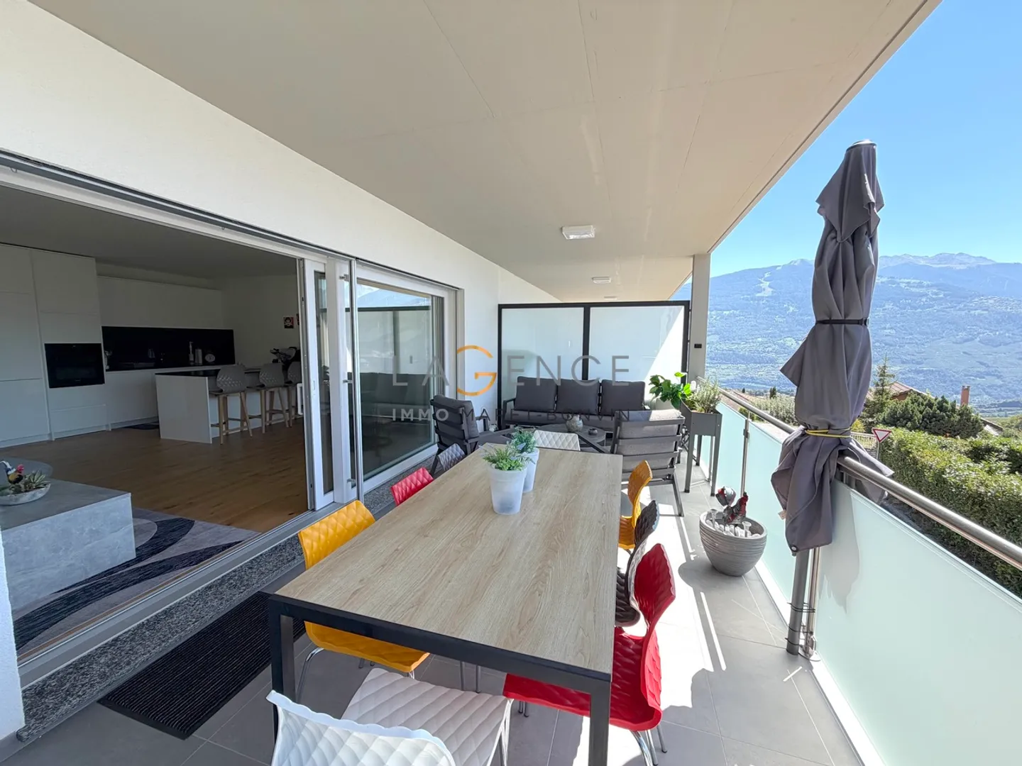 Appartement moderne avec grande terrasse - Photo 1 sur 10