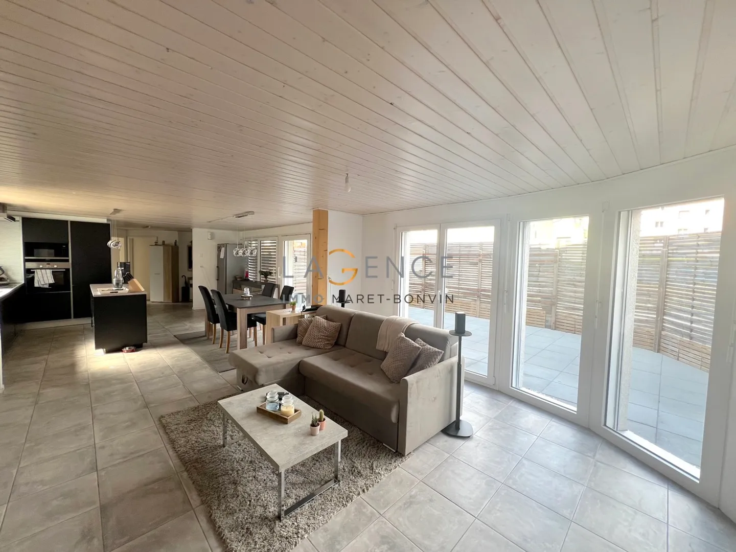 APPARTEMENT 3,5 PCES ET STUDIO DE 1,5 PCES DE RENDEMENT - Photo 1 sur 7