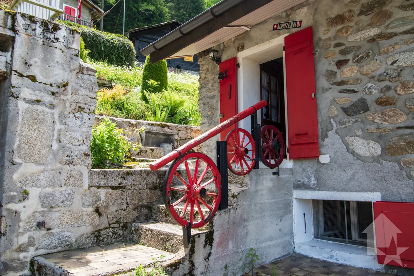 Chalet da ristrutturare nel cuore della natura - Foto 4 di 13
