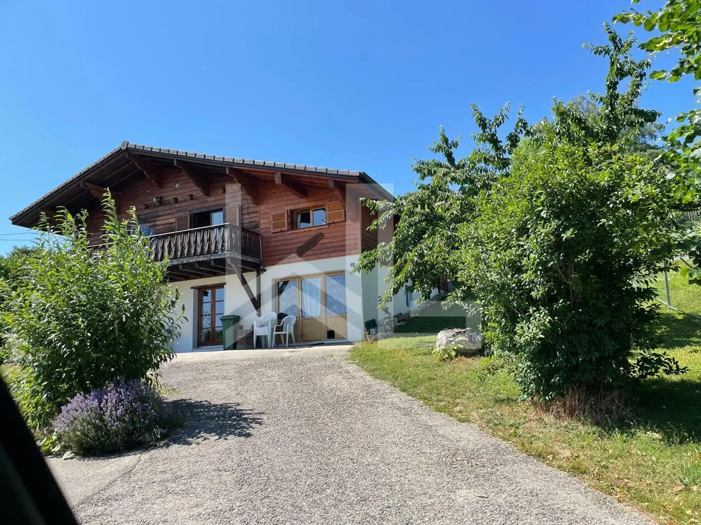 Charmantes Chalet mit Aussicht - begehrte Gegend - Foto 1 von 7