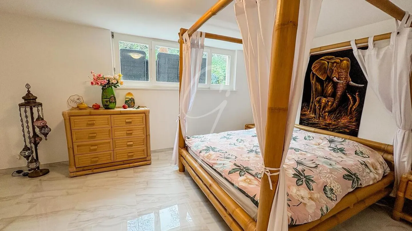 Außergewöhnliche freistehende Villa mit einzigartigem Design - Foto 11 von 13