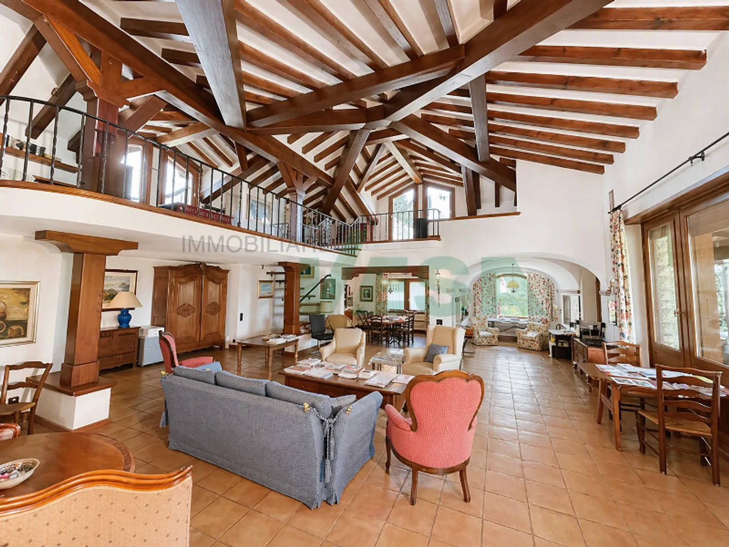 Villa Elegante con Grande Giardino - Foto 2 di 11