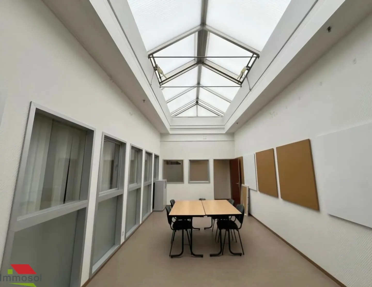 For rent: commercial spaces with beautiful natural light - Photo 5 of 5