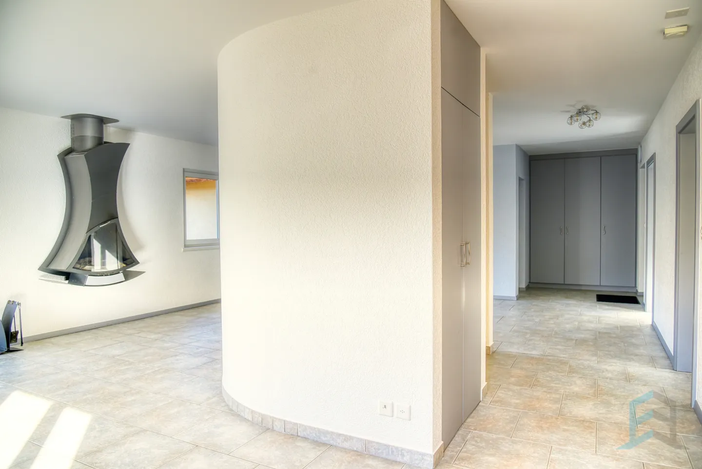 ESCLUSIVA Spaziosa villa indipendente di 5 ½ locali con giardino - Foto 2 di 13