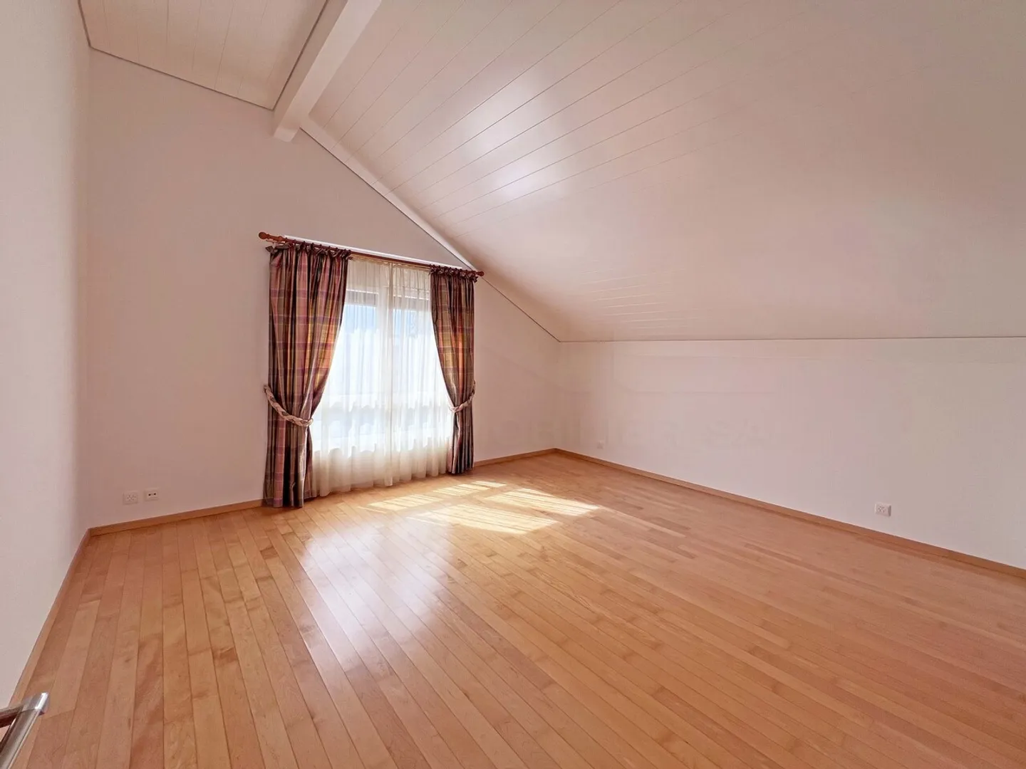 Spaziosa villa familiare con piscina - Foto 5 di 13