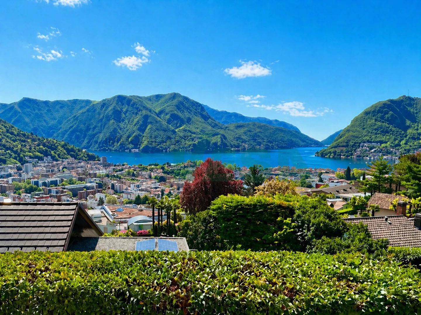 Villa elegante con vista lago - Foto 1 di 13