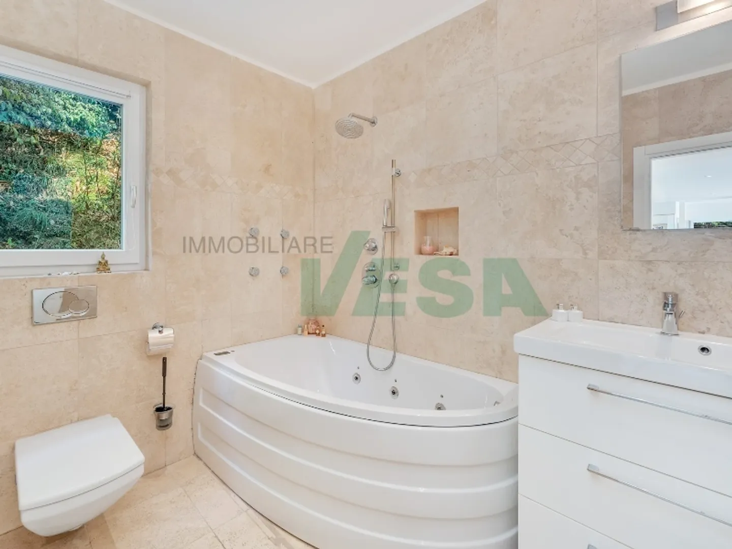 Affascinante proprietà con vista spettacolare e in zona tranquilla - Photo 10 of 13