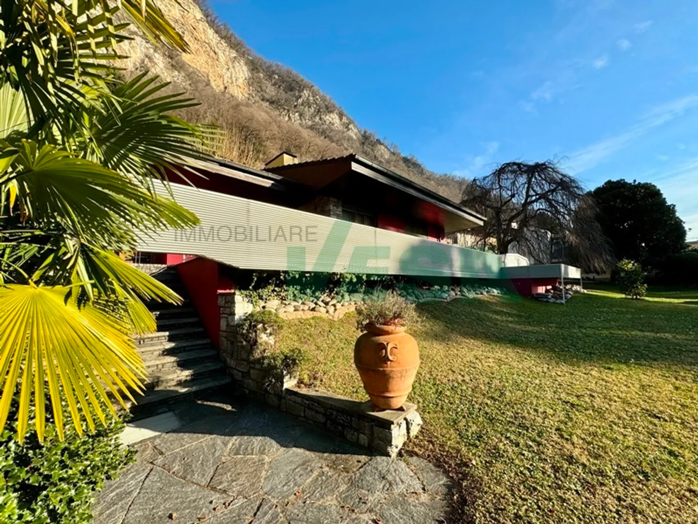 Accogliente villa tutta su un piano con grande bel giardino e piscina - Foto 2 von 13