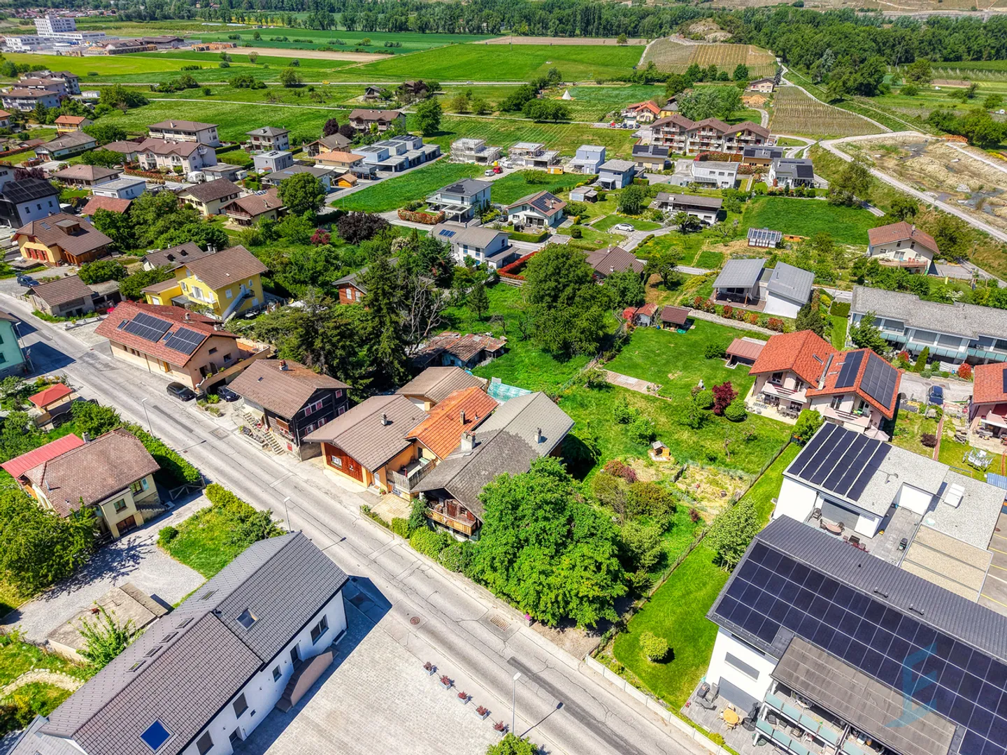 EXCLUSIVITE Immeuble de 3 appartements à rénover au centre du village - Foto 8 di 9