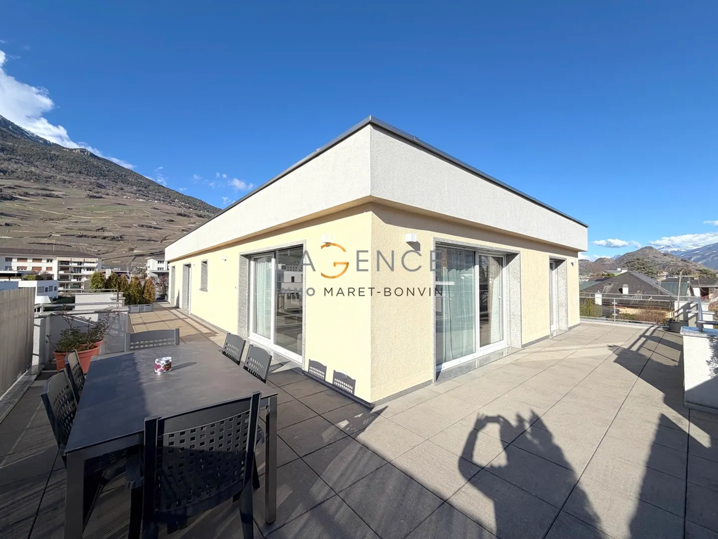 ATTICO DI 5,5 VANI CON TERRAZZA A 360 GRADI DI 130M2 - Foto 1 di 12