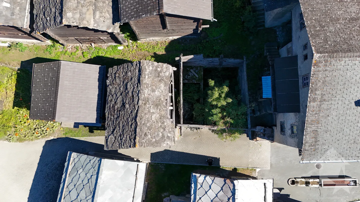 Charmant grenier et ancien mayen avec projet de rénovation - Photo 6 sur 12