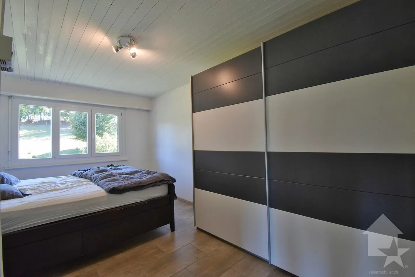 Beautiful small renovated house in a quiet area on a lovely plot - Photo 9 of 13