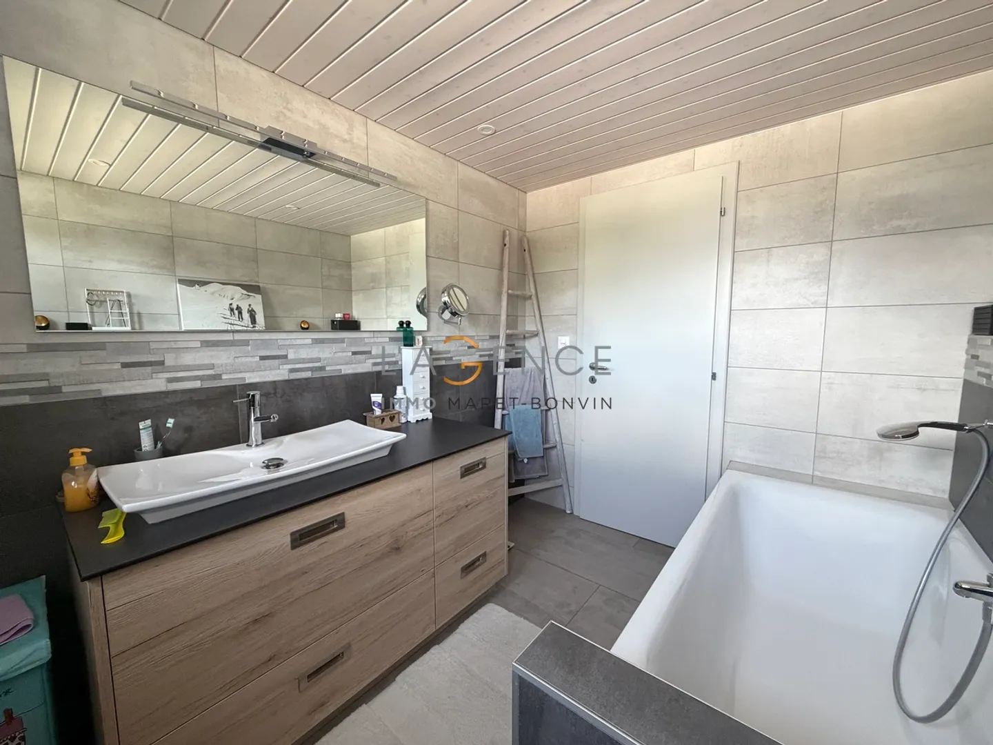 Appartement idéalement situé de 4,5 pièces avec vue panoramique - Photo 6 sur 7