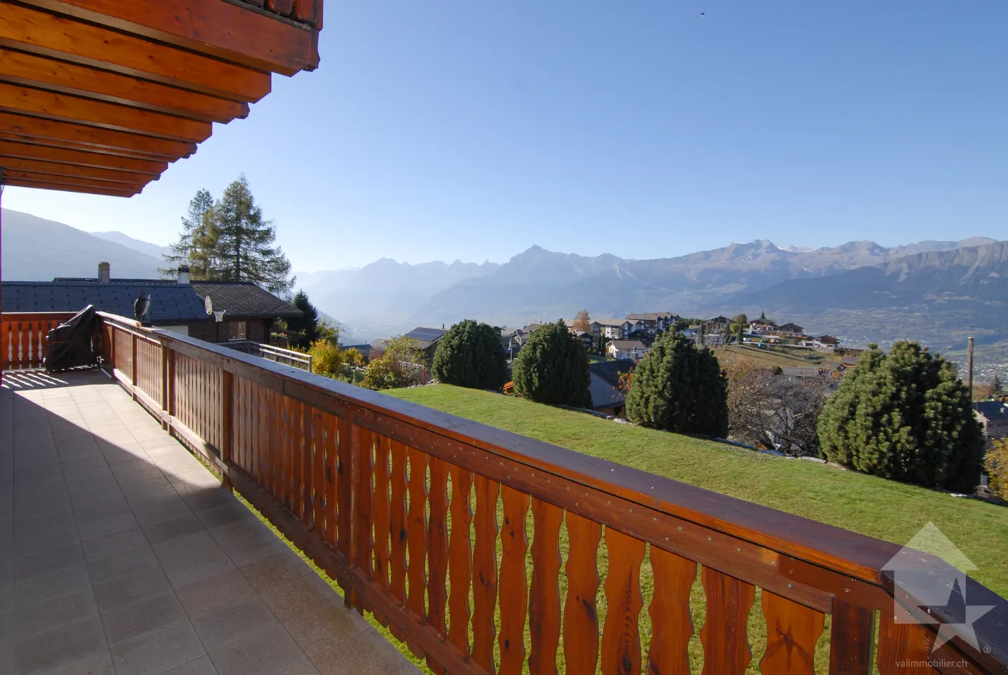 Chalet mit 6,5 Zimmern, das von einer atemberaubenden Aussicht profitiert - Foto 2 von 13
