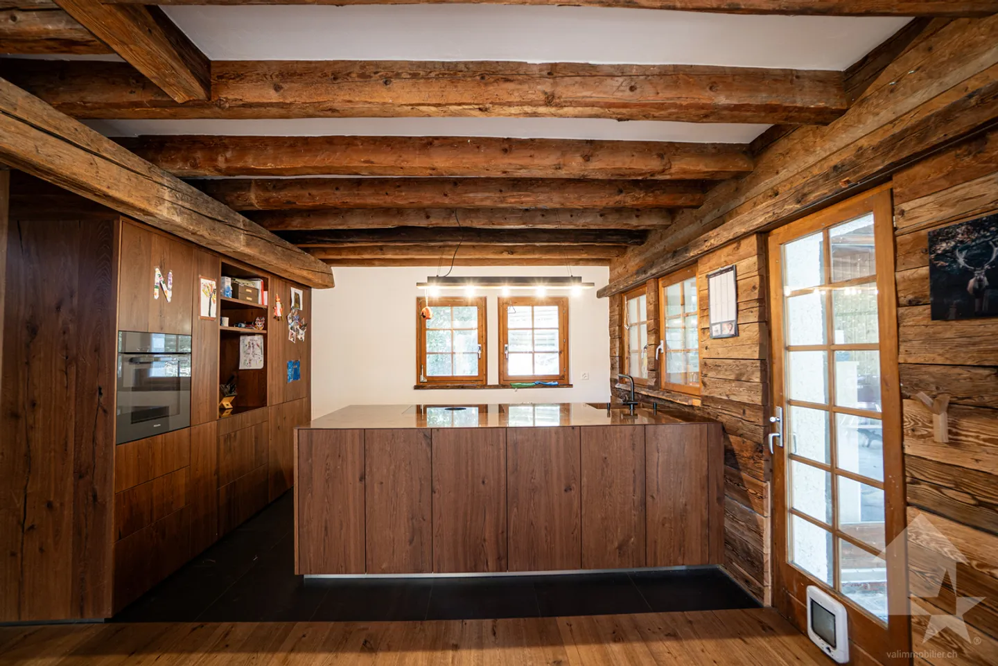 Spazioso chalet di carattere con bella veranda e magnifico giardino - Foto 4 di 13