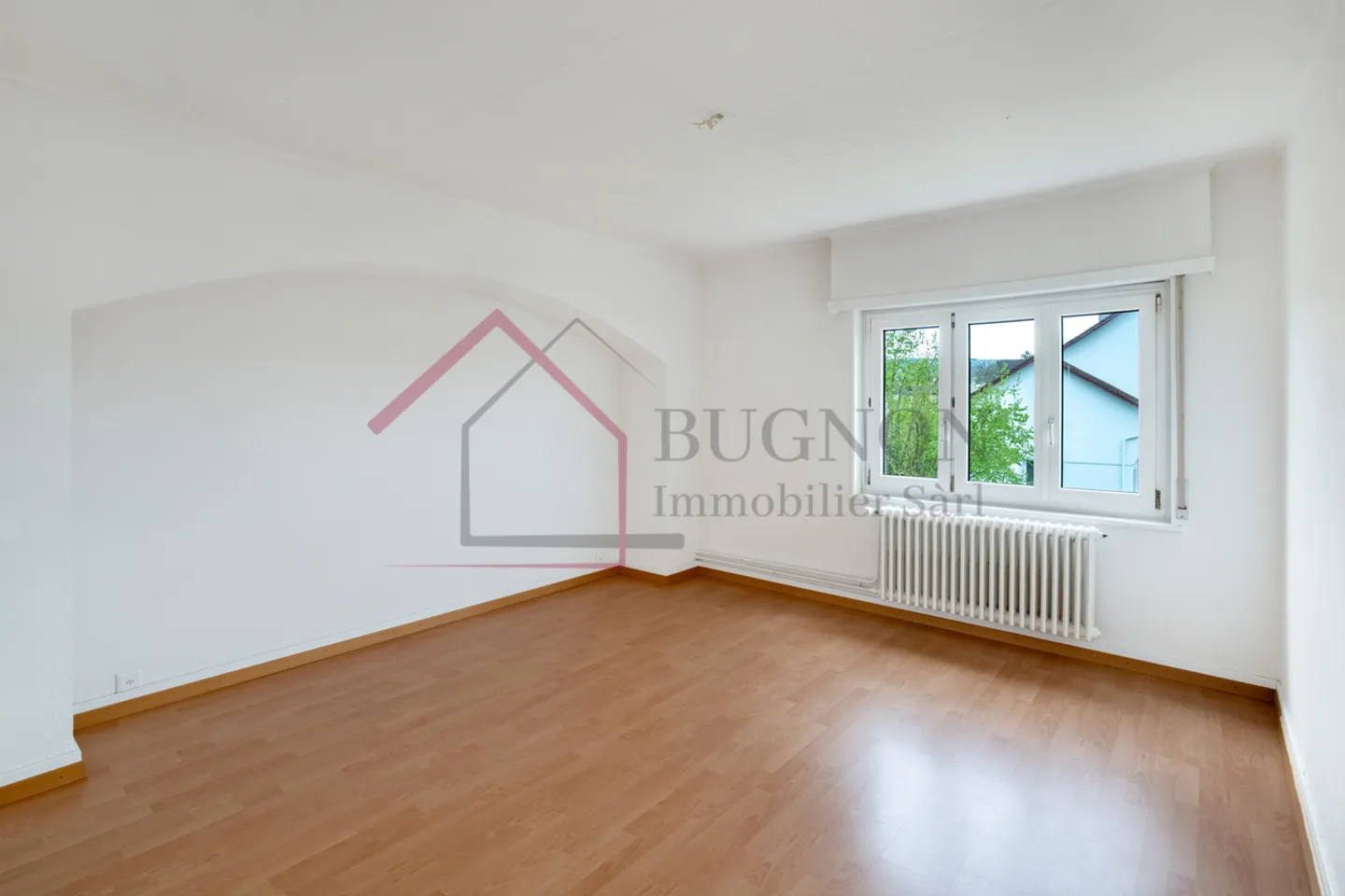 VILLA FAMILIALE AVEC JARDIN ET ENVIRONNEMENT CALME - Photo 4 sur 13