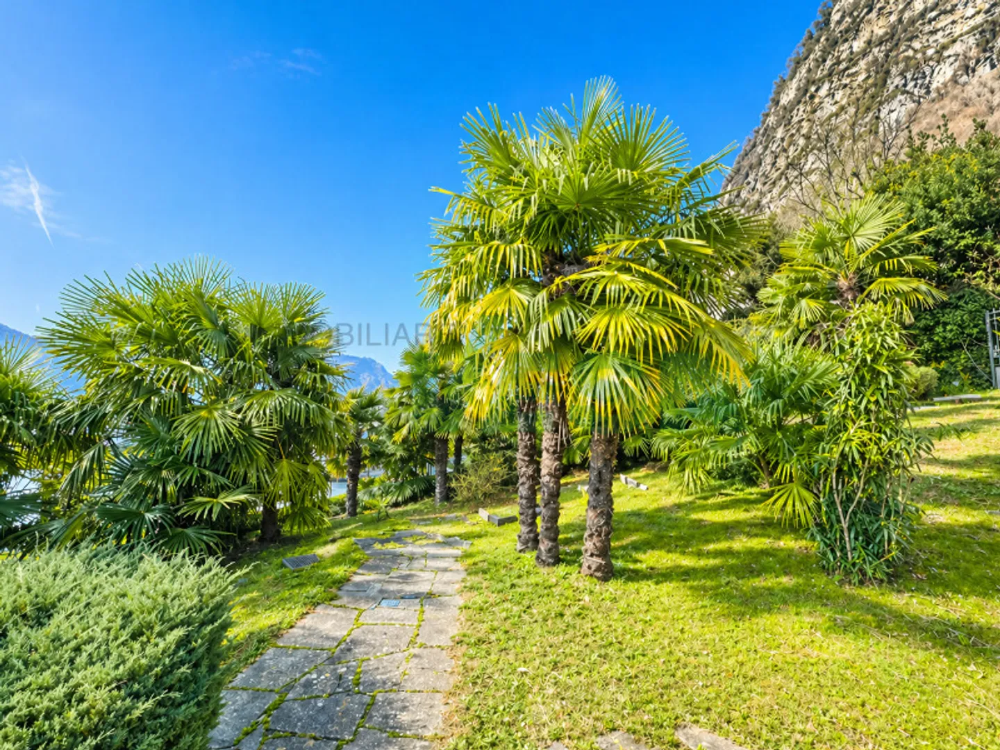 Villa confortable de plain-pied avec un grand beau jardin et une piscine - Photo 3 sur 13