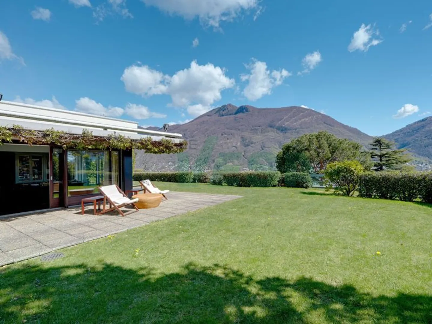 Splendido attico 6,5 locali con fantastica vista lago e bel giardino - Photo 3 of 11