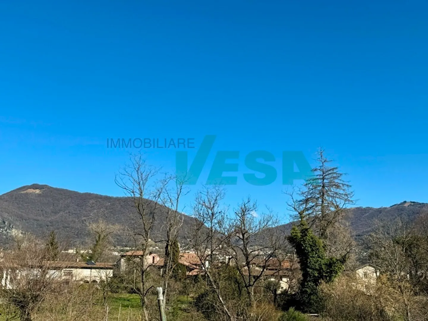 Spacious and Elegant Villa with Plenty of Space and Beautiful Pool - Photo 9 of 11