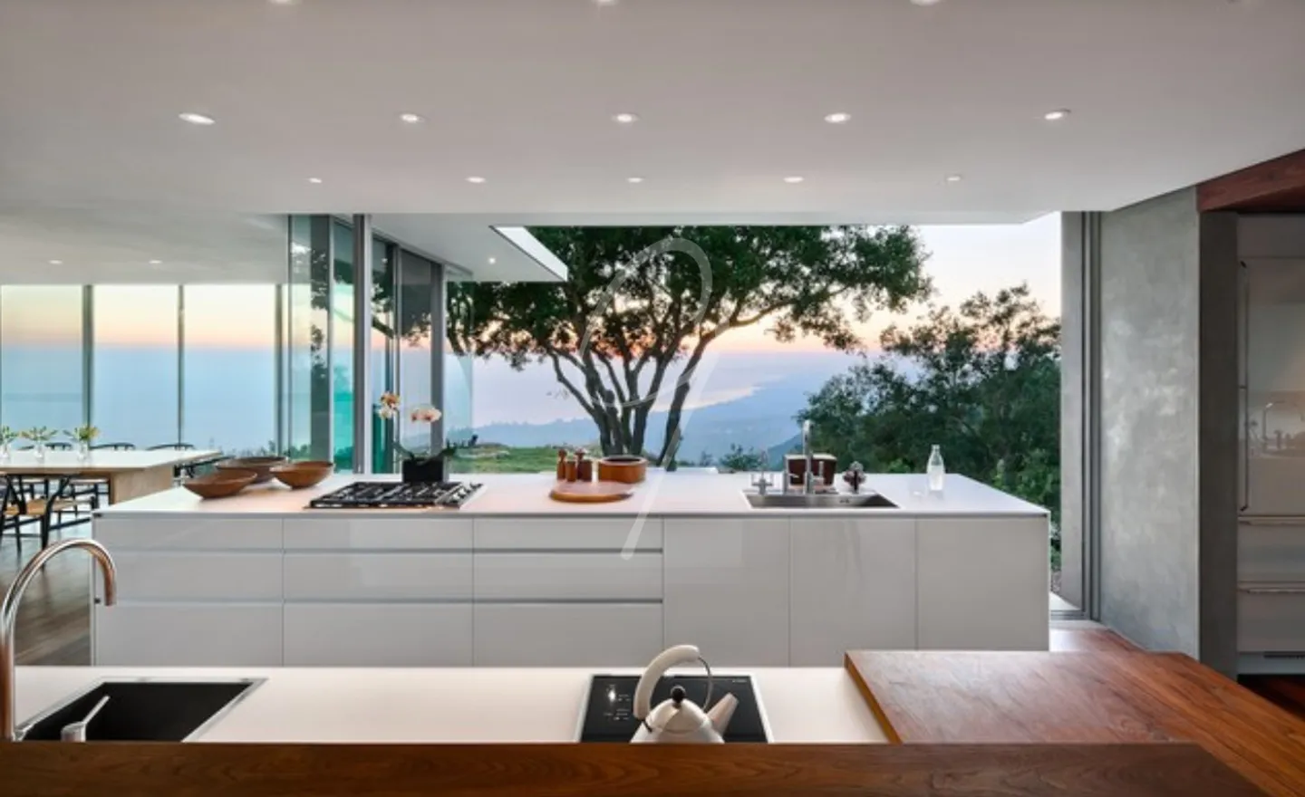 Magnificent individual villa with panoramic view of the lake - Photo 1 of 1