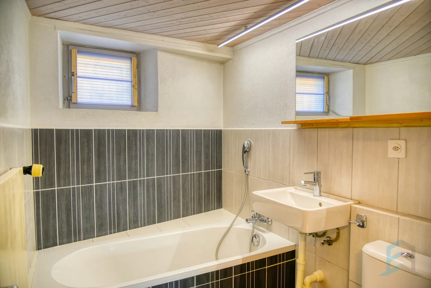 EXCLUSIVITY Village House of 4 ½ Rooms in the Center of Venthône - Photo 5 of 13