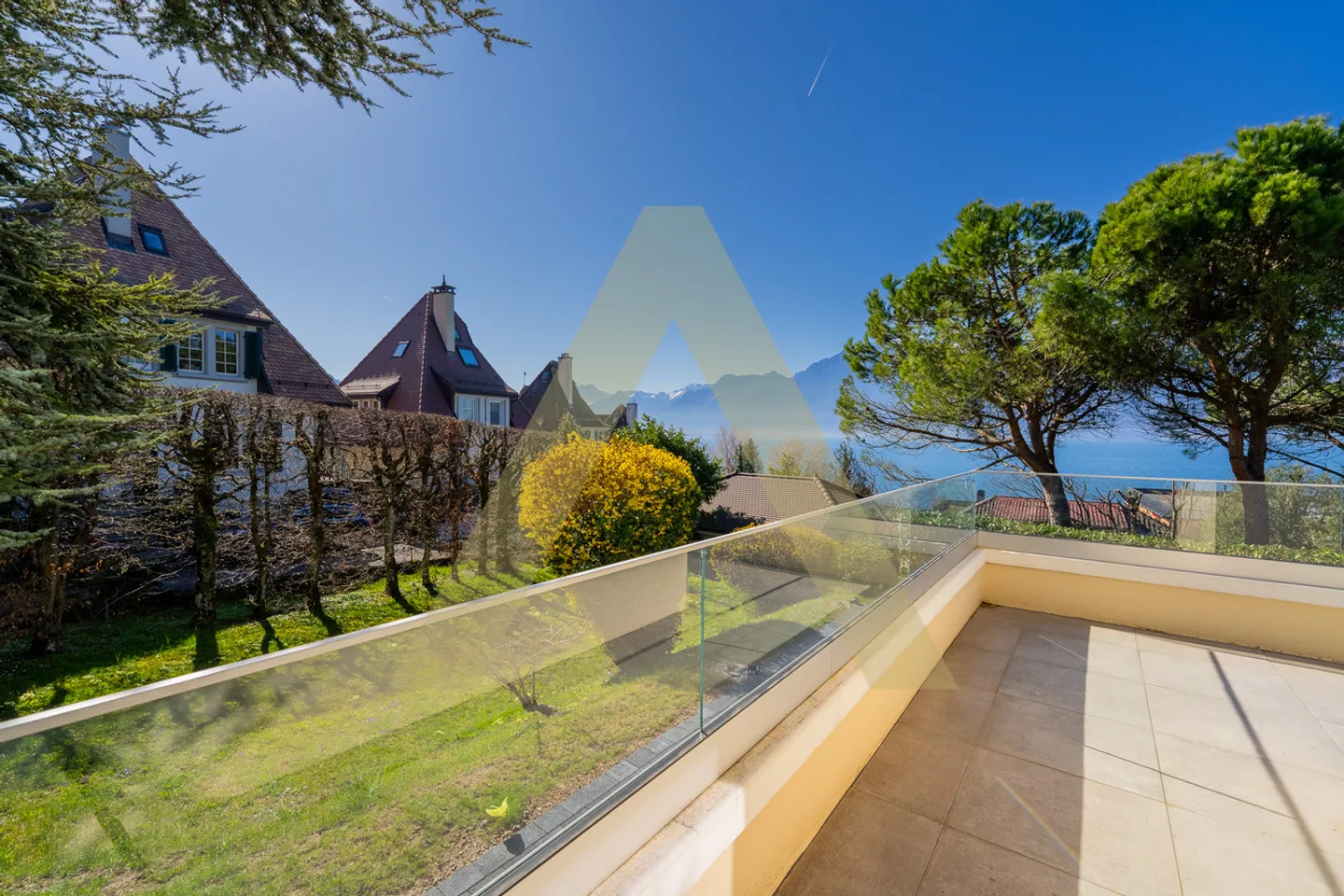 Splendide villa entièrement rénovée avec vue lac - Foto 1 di 13