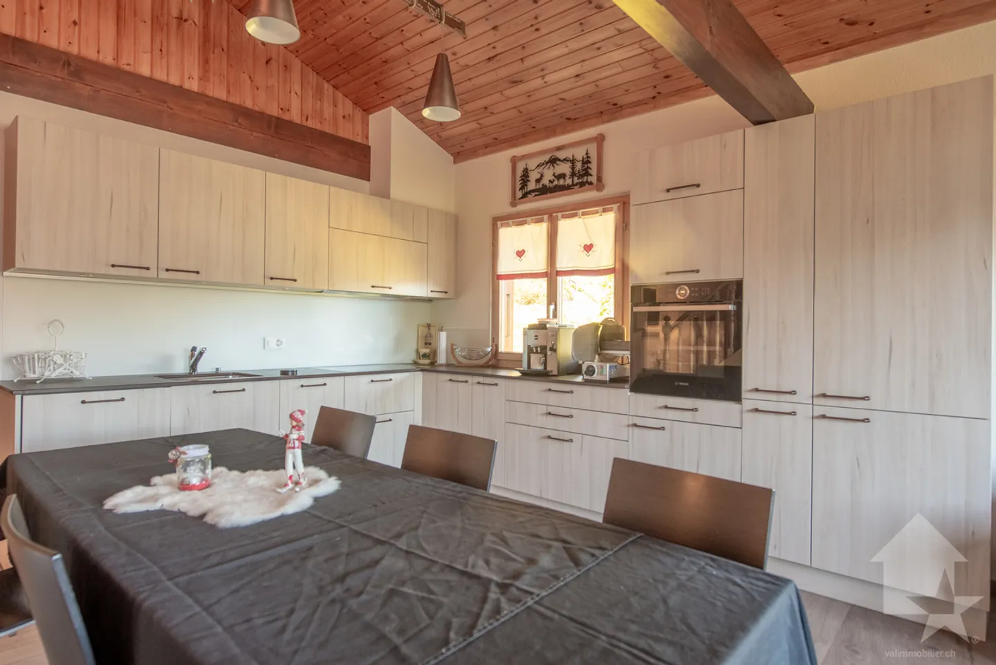 Superb 6-room duplex in a quiet and completely renovated area - Photo 9 of 13