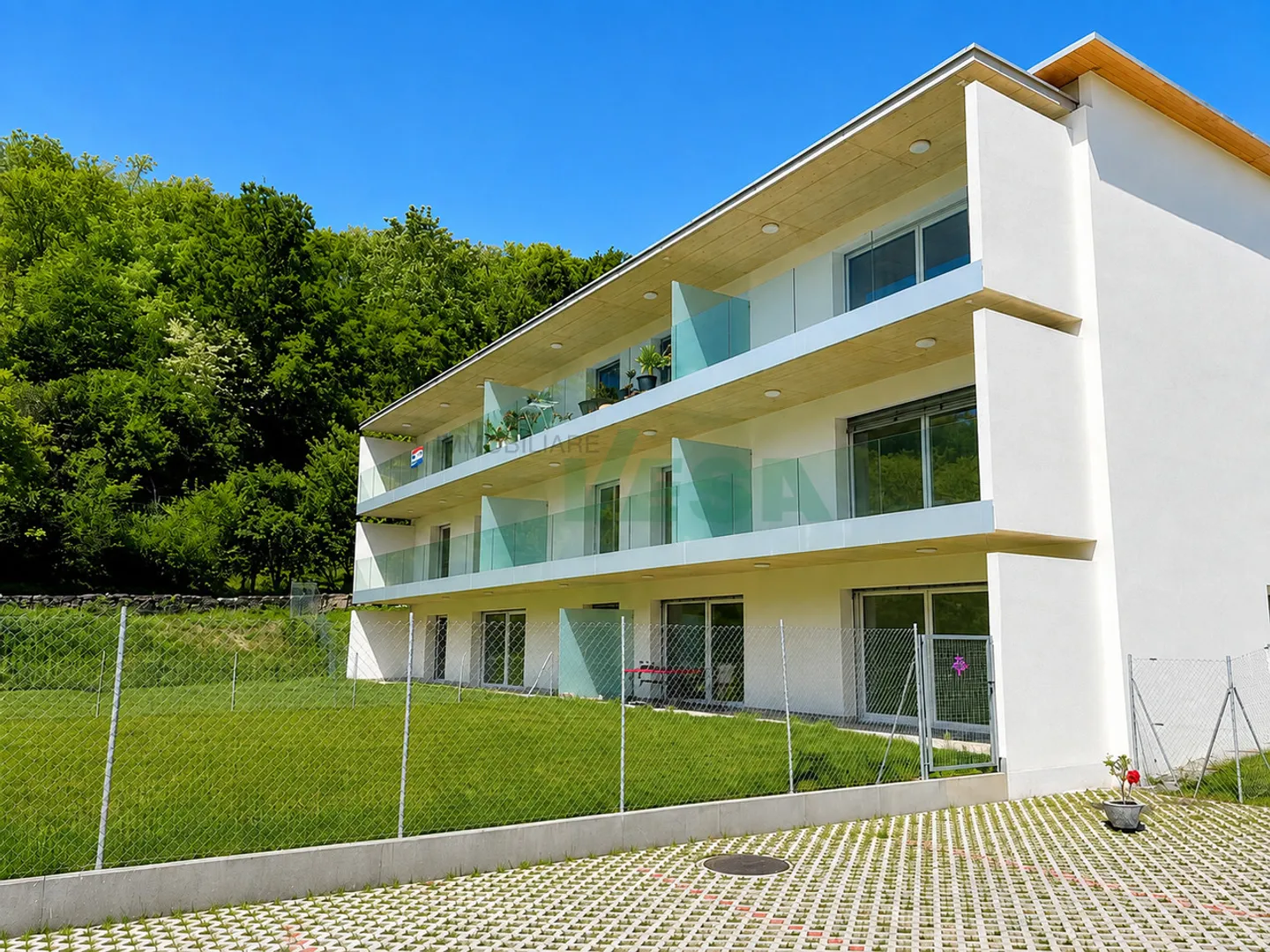 Nuovo e luminoso appartamento di 3,5 locali con grandissimo giardino - Foto 5 von 9