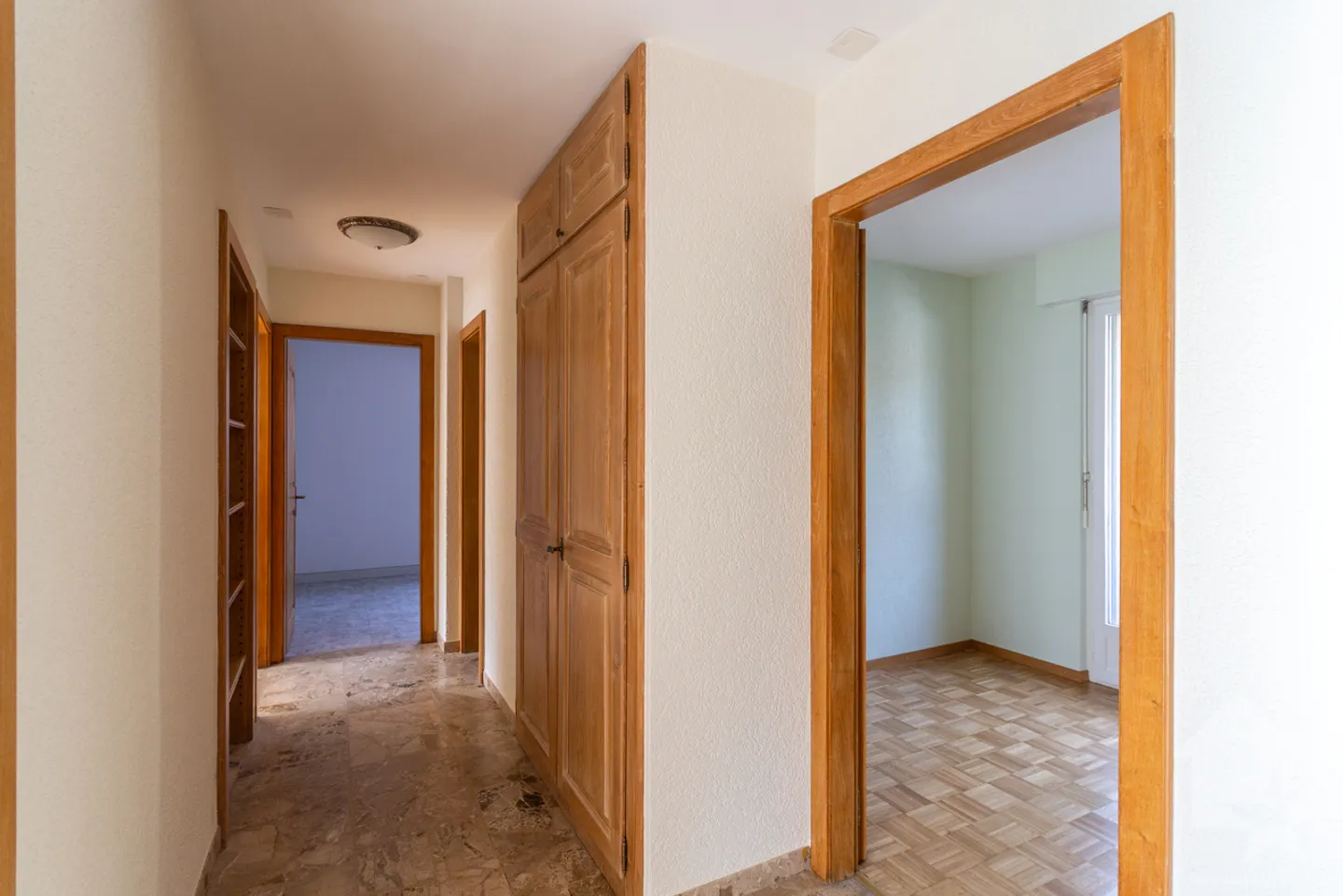 Spacieux appartement traversant 3.5 pièces idéalement situé - Foto 7 von 13