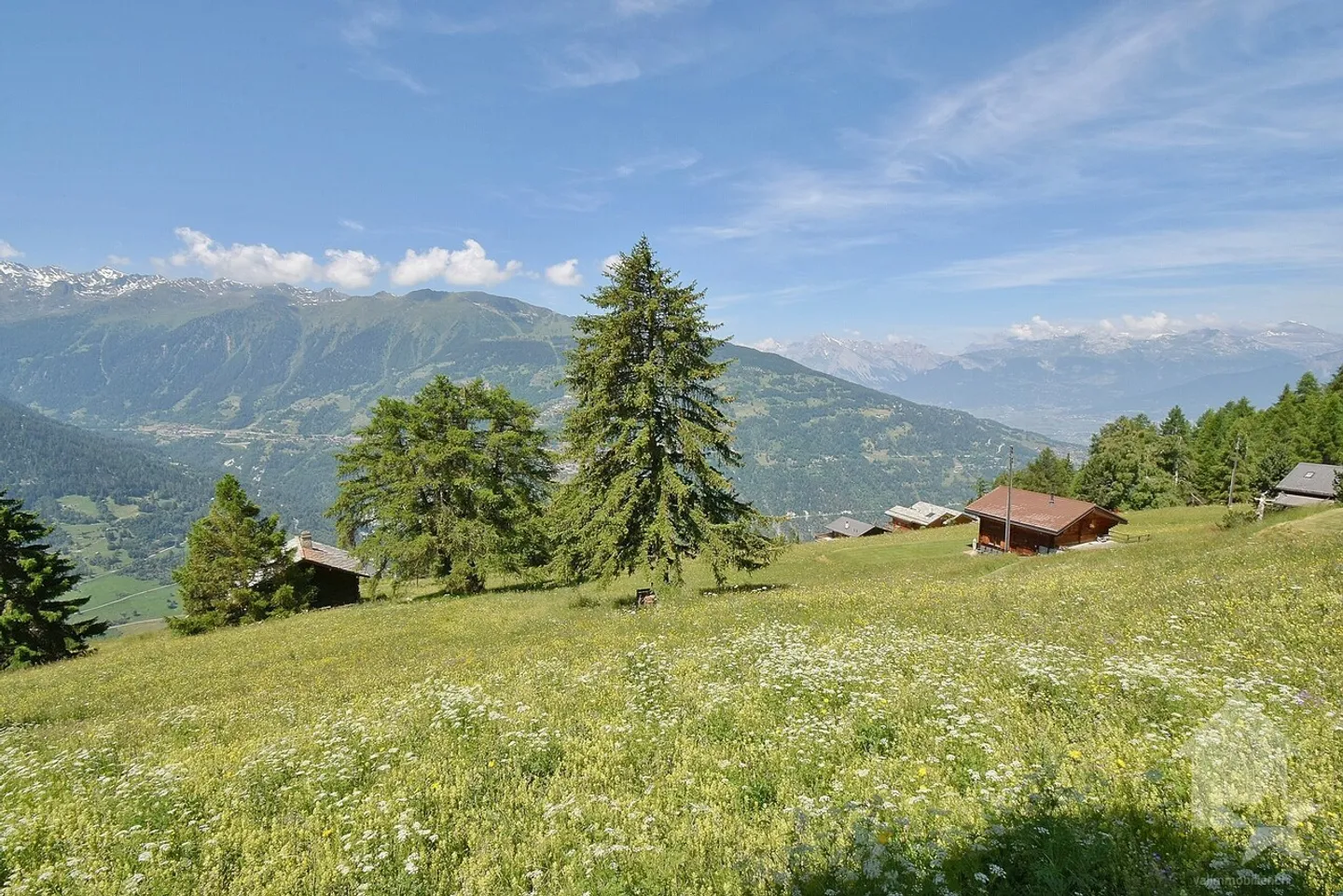 Magnificent mountain chalet in a quiet and spacious area - Photo 9 of 13