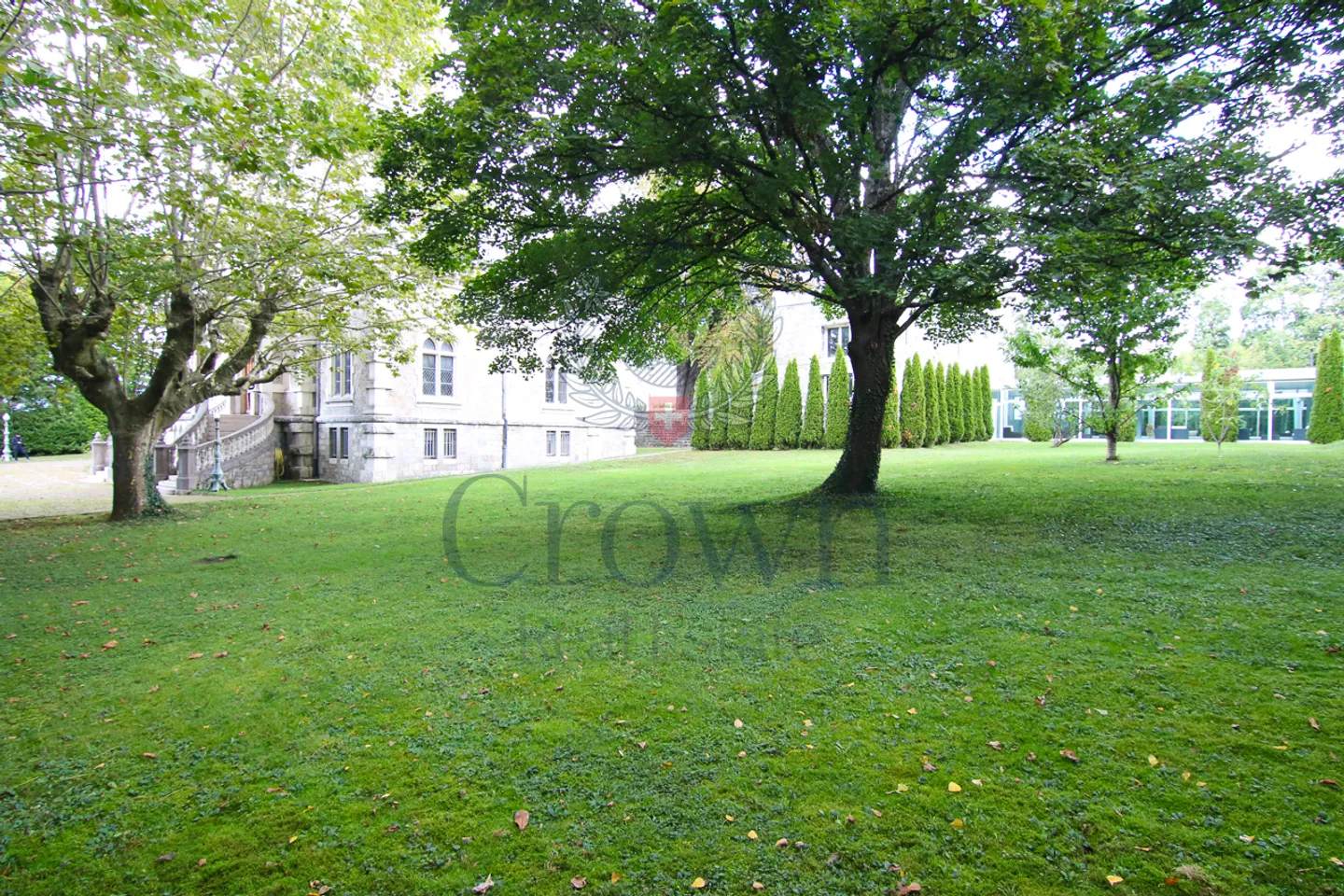 Castle Life at Your Fingertips! - Photo 9 of 13