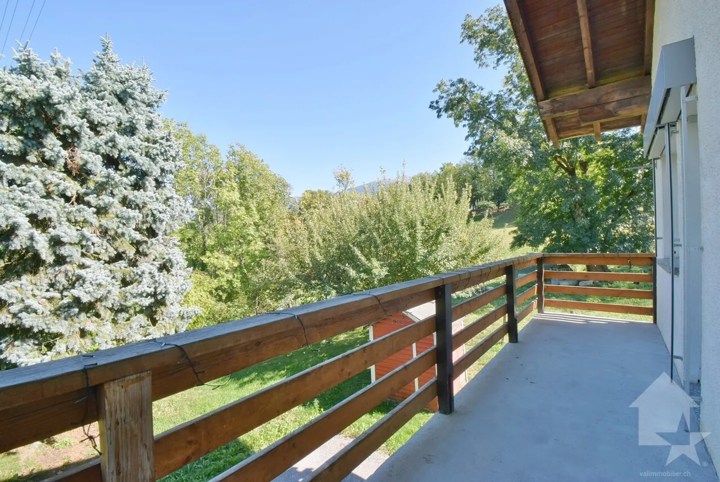 Beautiful small renovated house in a quiet area on a lovely plot - Photo 3 of 13