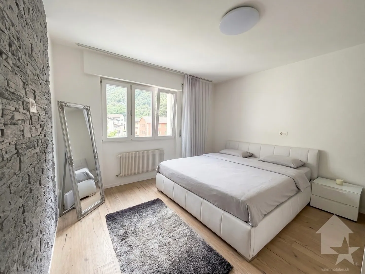 Renovated 3.5-room apartment with parking space - Photo 9 of 13