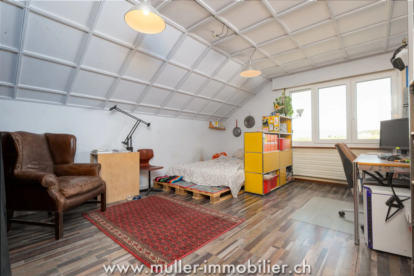 Spacious 7.5-room house with pool and garden in Chavornay - Photo 9 of 13