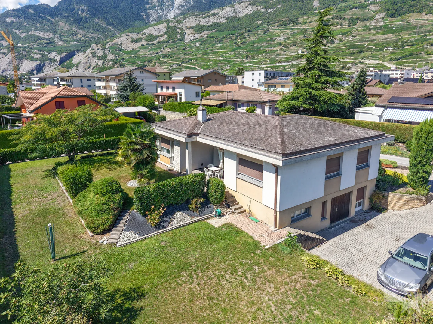 Charming 6.5 room villa with magnificent garden, ideal and quiet location - Photo 3 of 13
