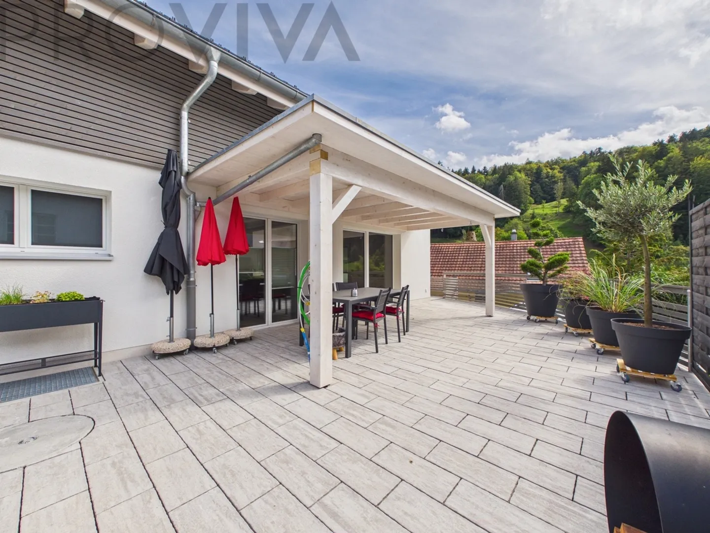 Modernes neues Haus mit grosszügigem Aussenbereich und viel Platz - Photo 5 sur 13