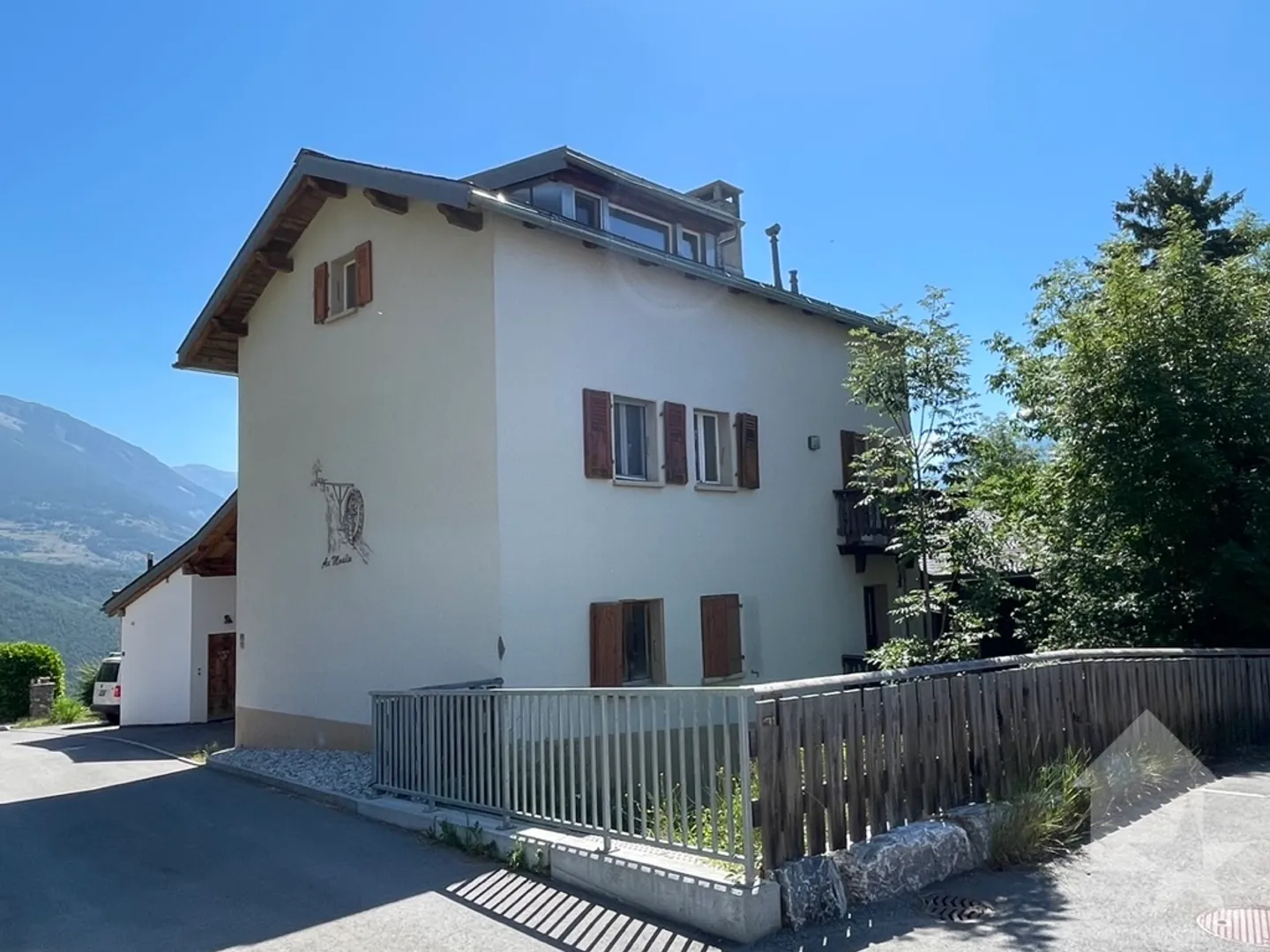 Old house partially transformed: 1 duplex and 1 level to be developed - Photo 1 of 13