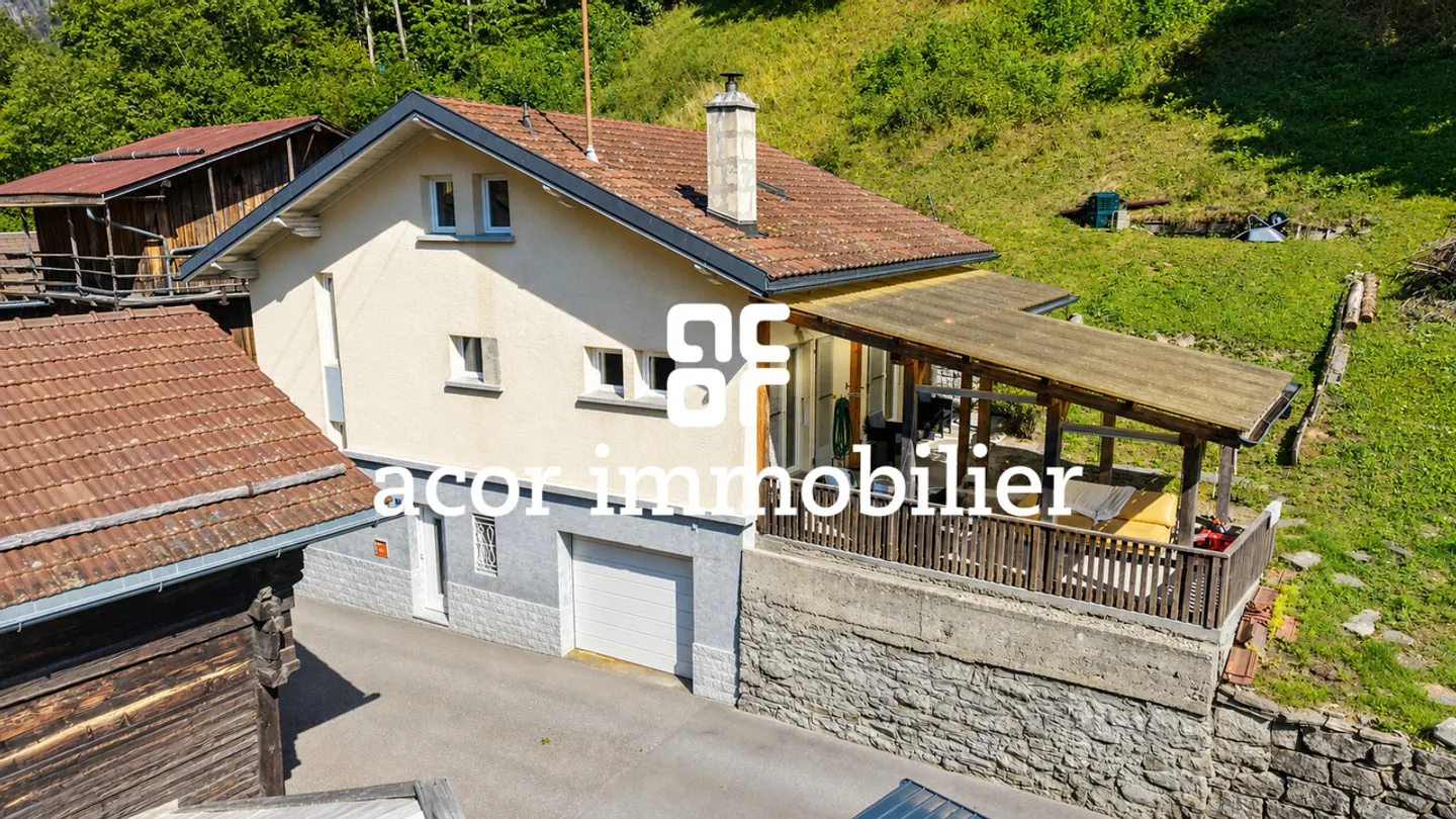 Casa di villaggio con 7 stanze a Bovernier con terreno edificabile - Foto 1 di 5