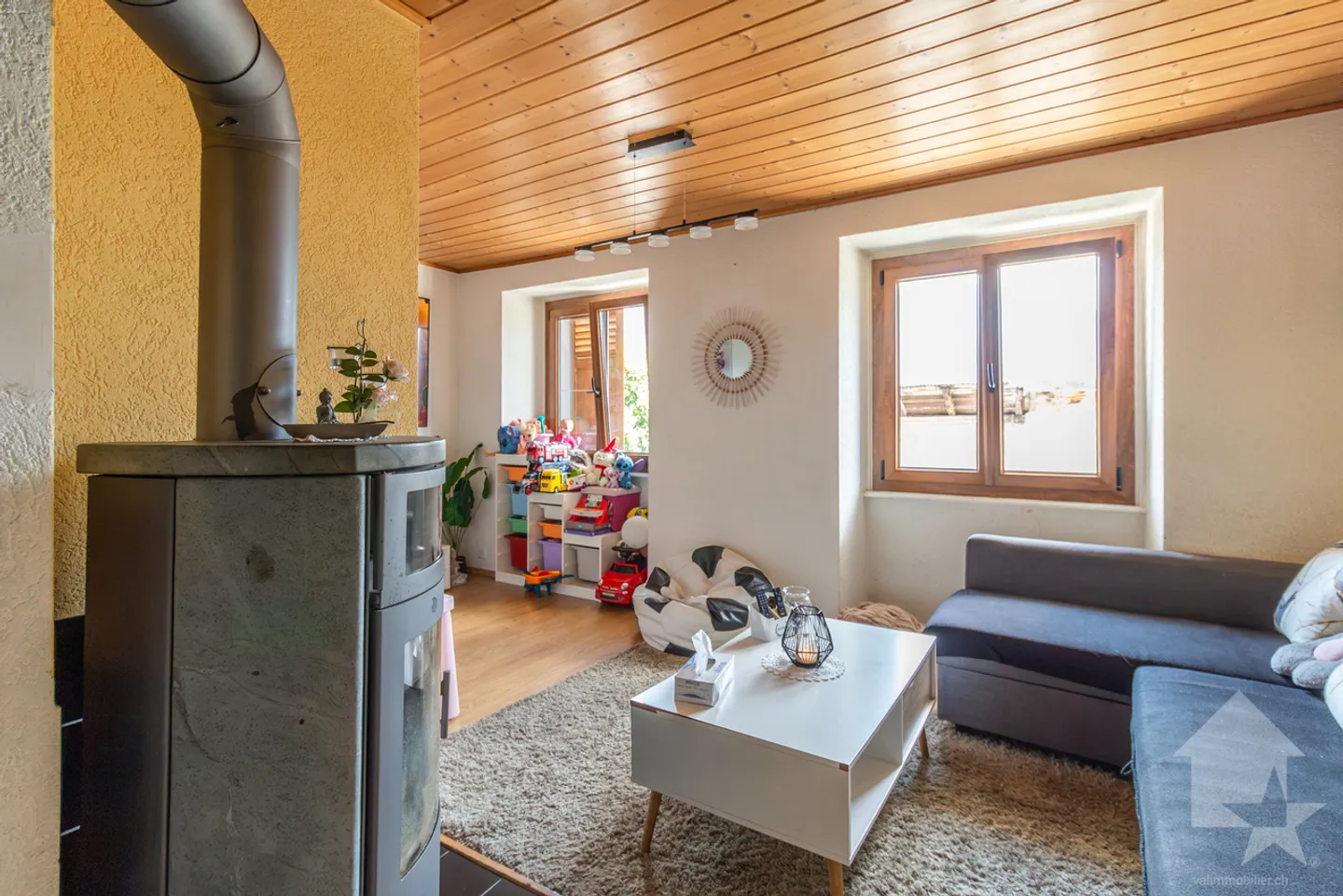 Village house with 3.5 room duplex of 90 m2 and commercial premises - Photo 3 of 13