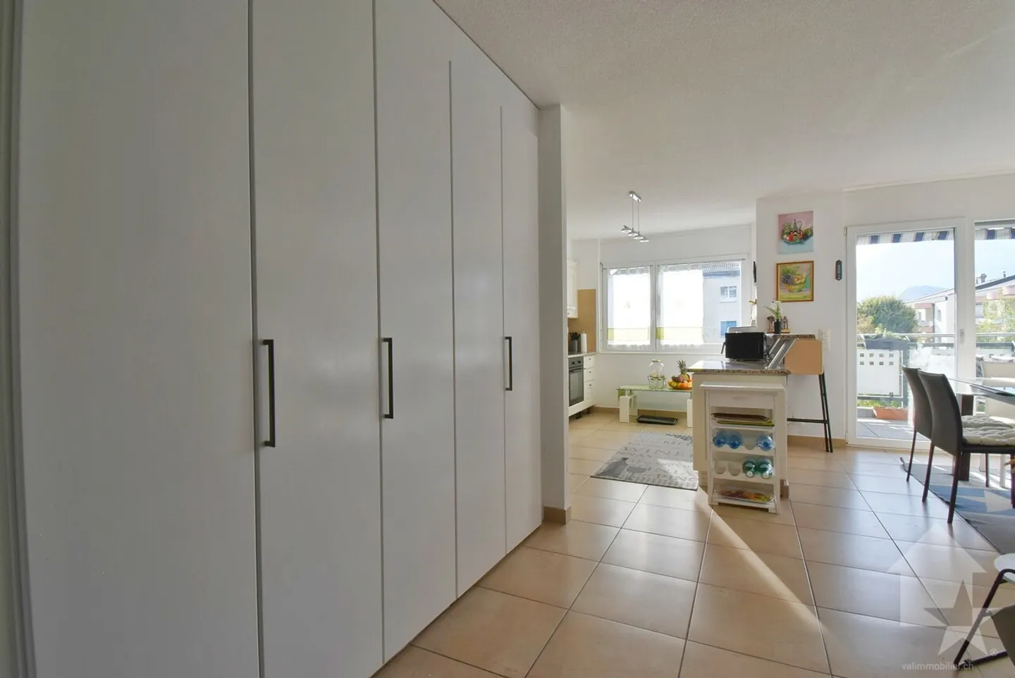 Wunderschöne 5,5-Zimmer-Wohnung mit einem überdachten Parkplatz und einer großen Terrasse! - Foto 6 von 13