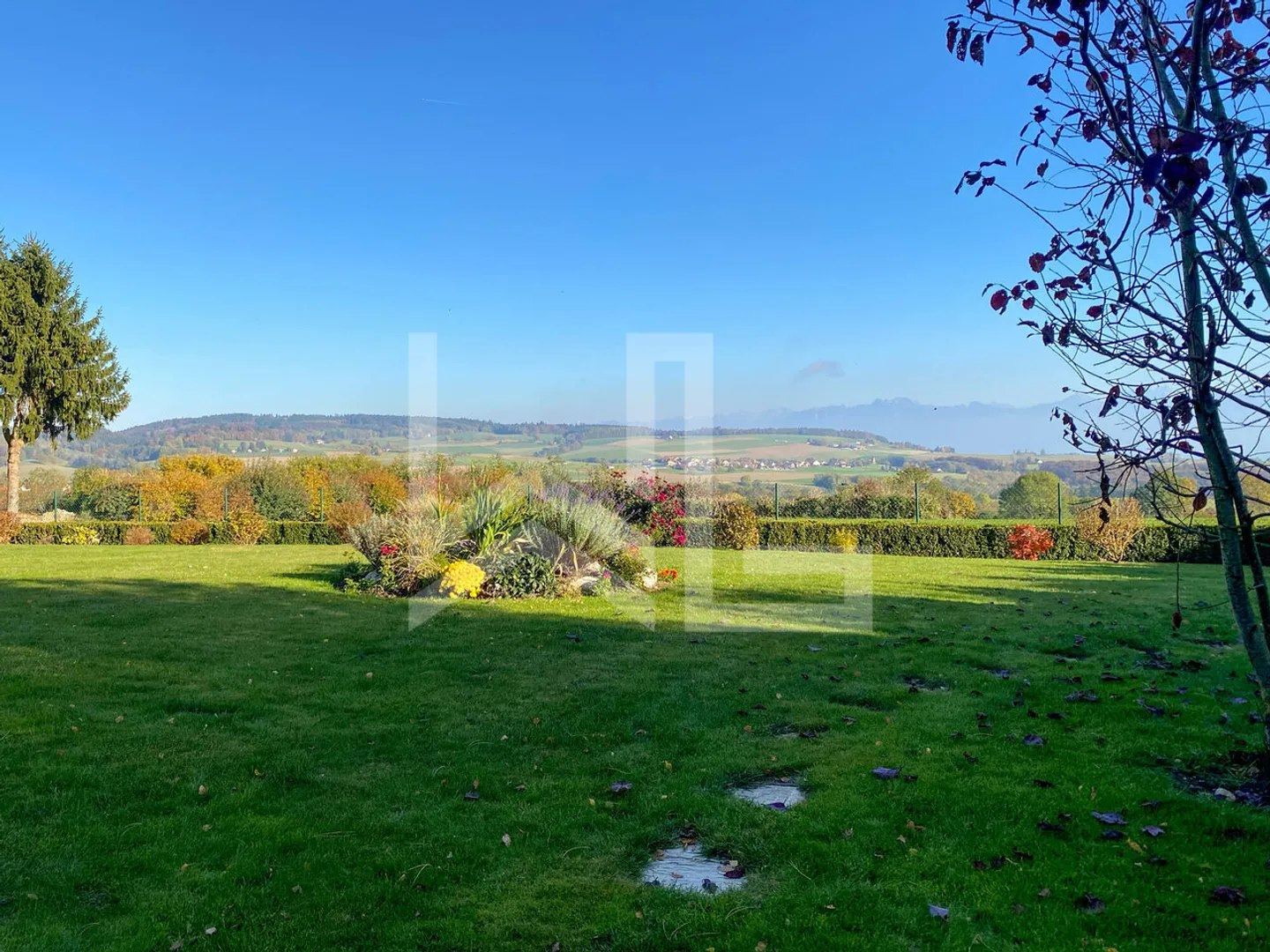 7 Bedrooms. Light. View. - Photo 2 of 13