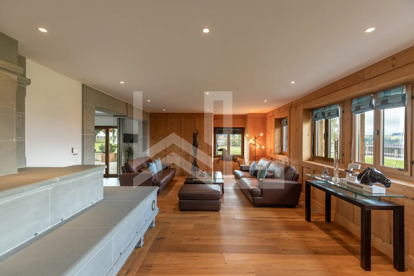 Magnificent equestrian property consisting of 3 dwellings - Photo 8 of 13