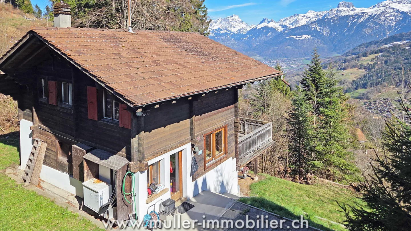 Charming chalet with a magnificent view in Troistorrents - Photo 1 of 13