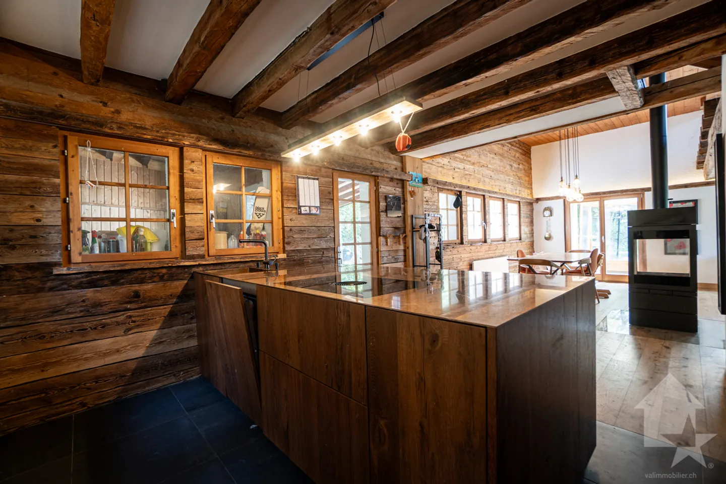 Spazioso chalet di carattere con bella veranda e magnifico giardino - Foto 3 di 13