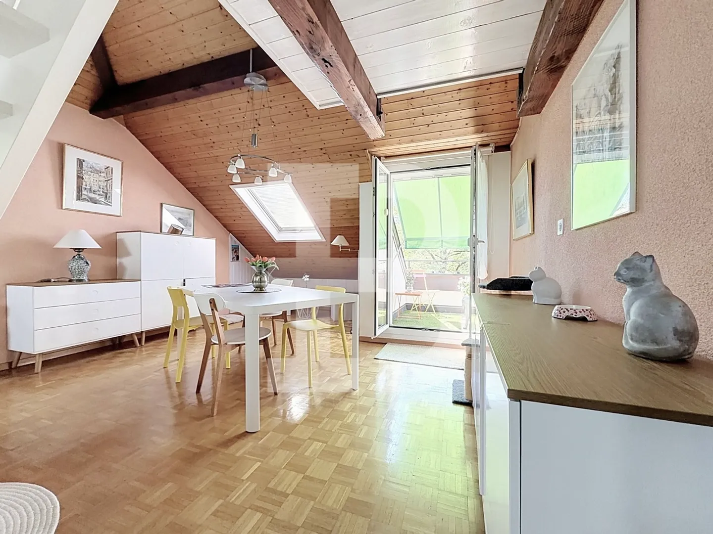 Charmant duplex en attique avec deux chambres - Photo 5 of 9