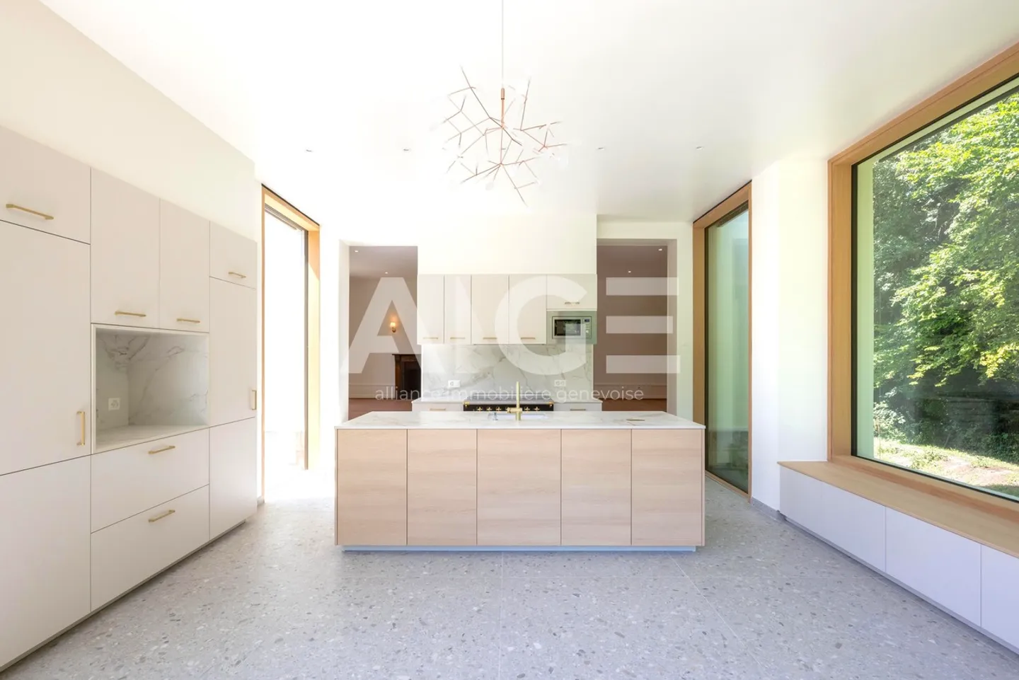 EXCLUSIVITY. Magnificent character villa fully renovated - Photo 3 of 10