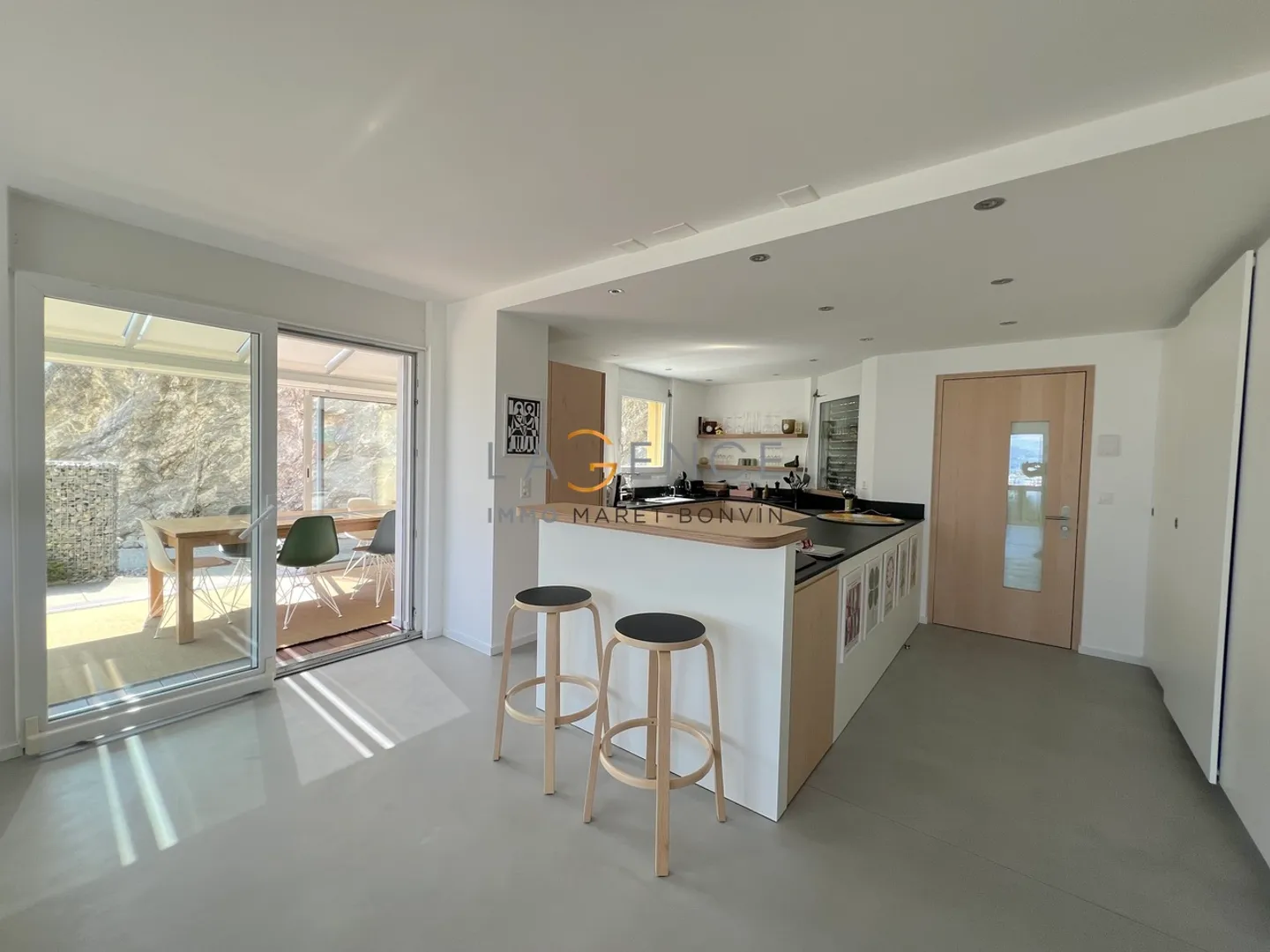 3.5-ROOM APARTMENT WITH VERANDA AND VIEW OF THE CASTLES - GRAVELONE - Photo 3 of 10