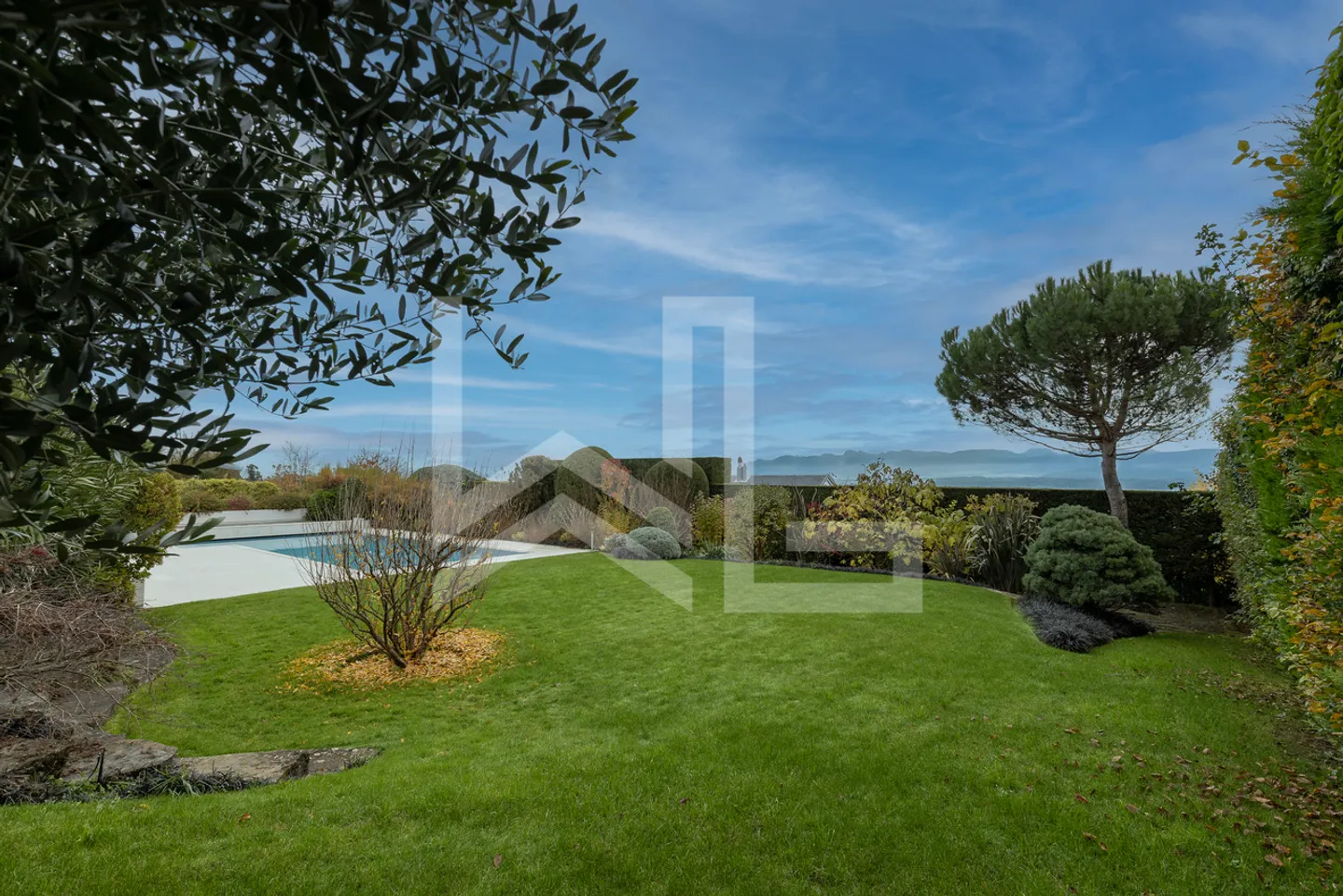 Contemporary architect-designed villa with panoramic view - Photo 6 of 7